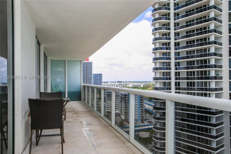 Aluguel de apartamento no Beach Club Two 1711