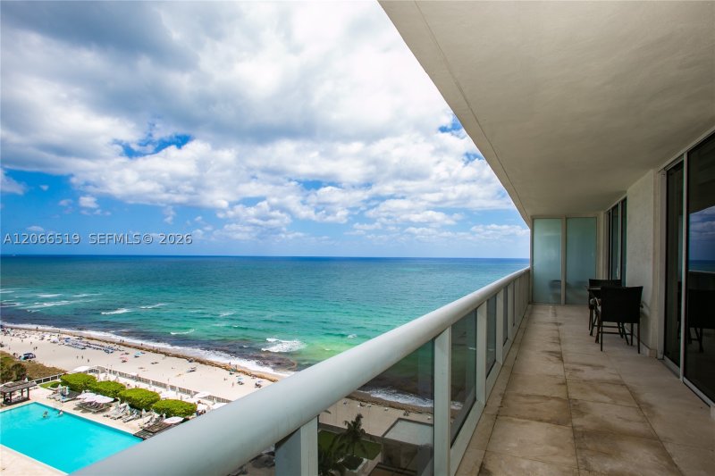 Aluguel de apartamento no Beach Club Two 1711