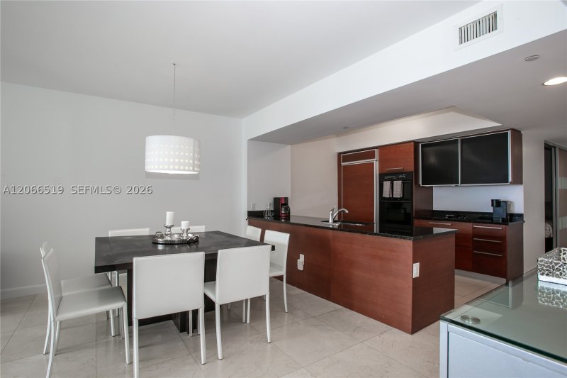 Aluguel de apartamento no Beach Club Two 1711