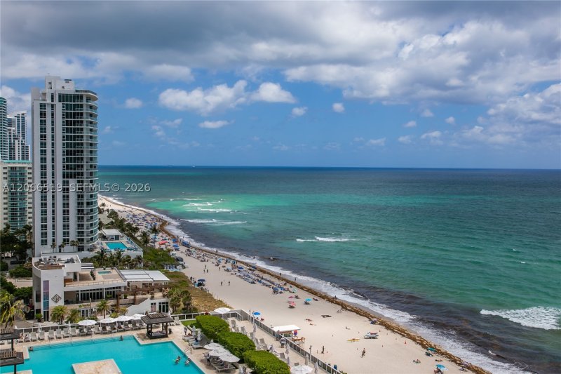 Aluguel de apartamento no Beach Club Two 1711