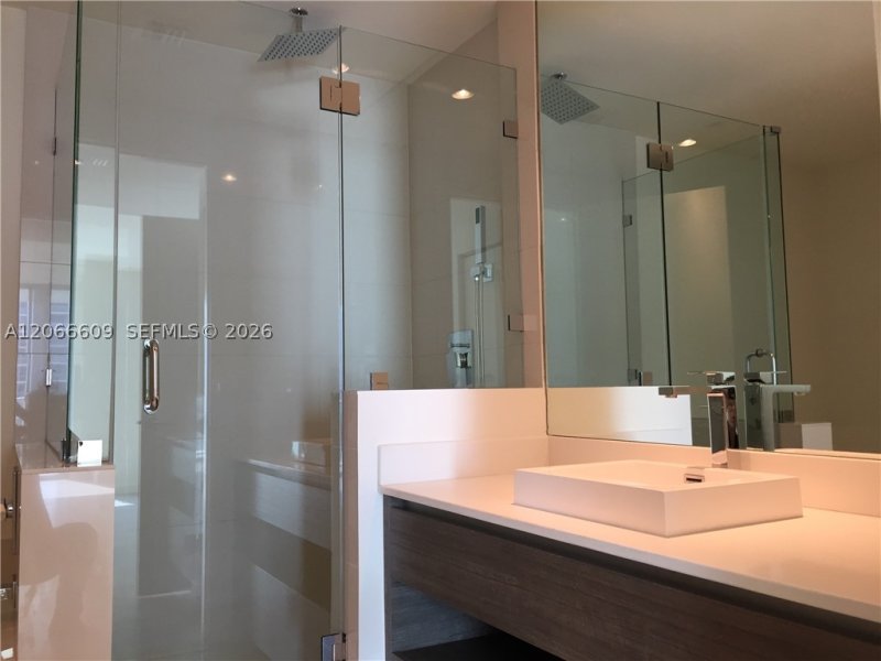 Aluguel de apartamento no 1100 Millecento 2911