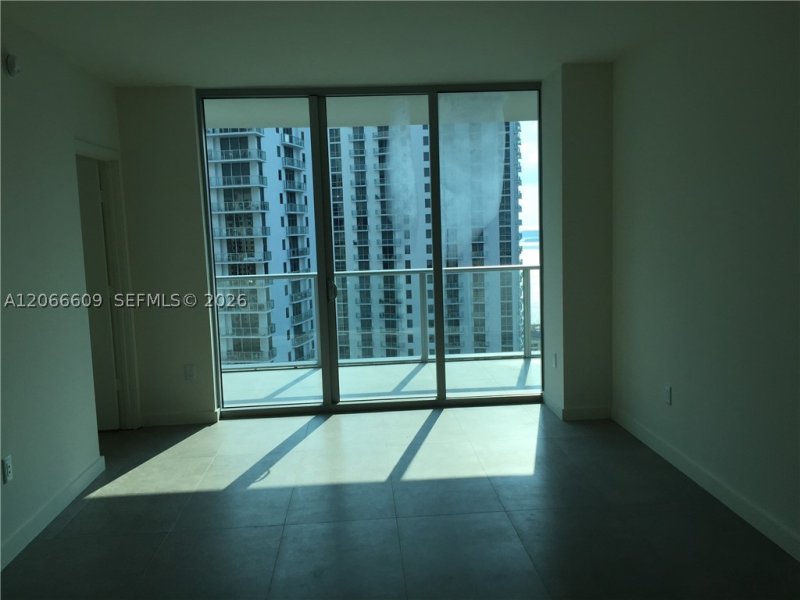 Aluguel de apartamento no 1100 Millecento 2911