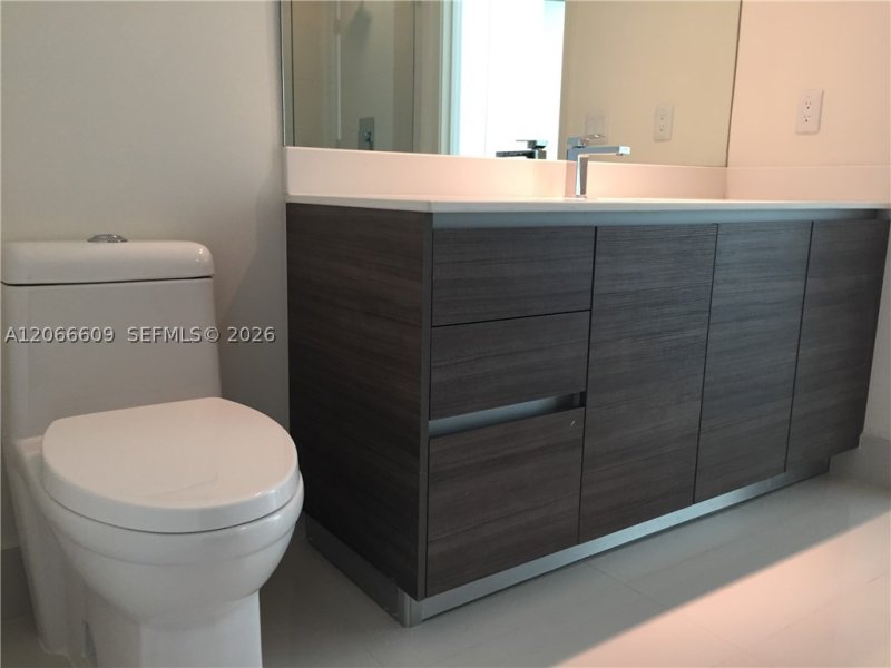 Aluguel de apartamento no 1100 Millecento 2911