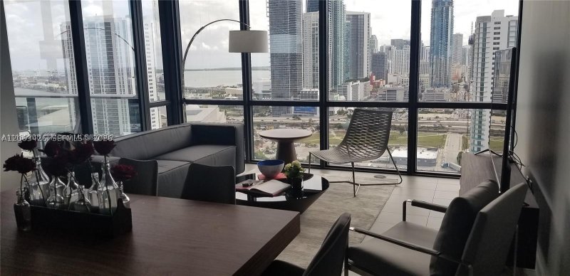 Aluguel de apartamento no Canvas 2706