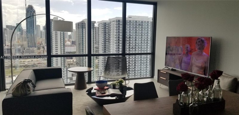 Aluguel de apartamento no Canvas 2706