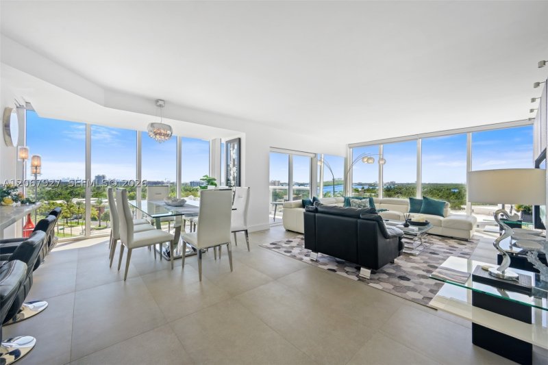 Harbour House Apt #722