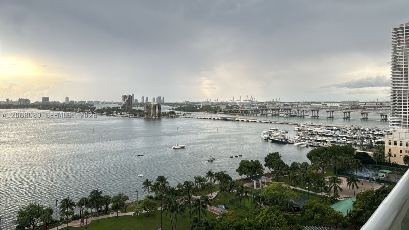 Apartment for rent at 1800 Club 1609