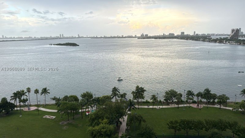 Apartment for rent at 1800 Club 1609