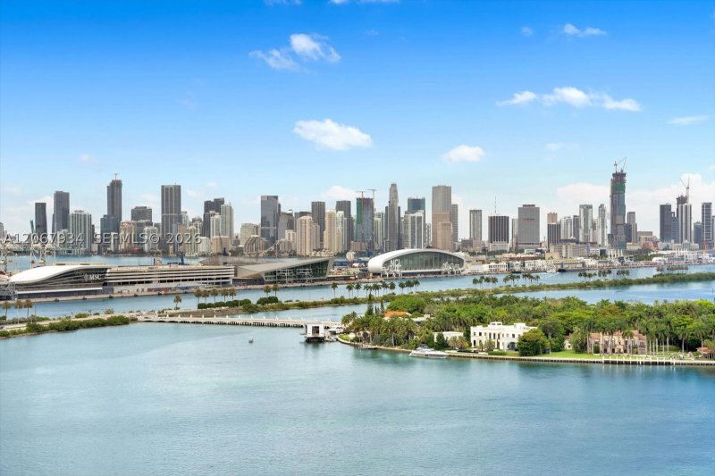 Comprar apartamento no Bentley Bay South 2101