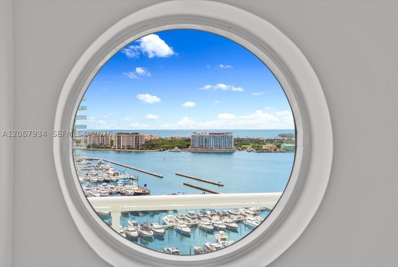 Comprar apartamento no Bentley Bay South 2101