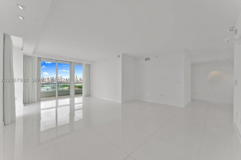Comprar apartamento no Bentley Bay South 2101