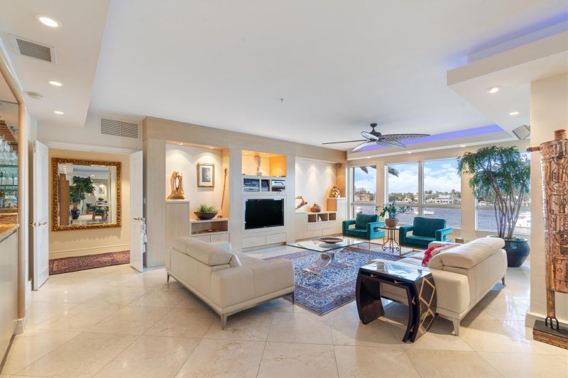 Apartment for rent at Alhambra Place 401