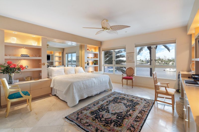 Apartment for rent at Alhambra Place 401