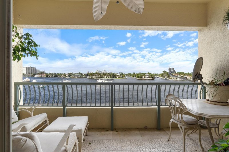 Apartment for rent at Alhambra Place 401