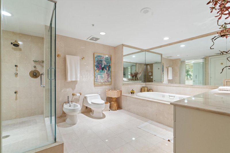 Apartment for rent at Alhambra Place 401