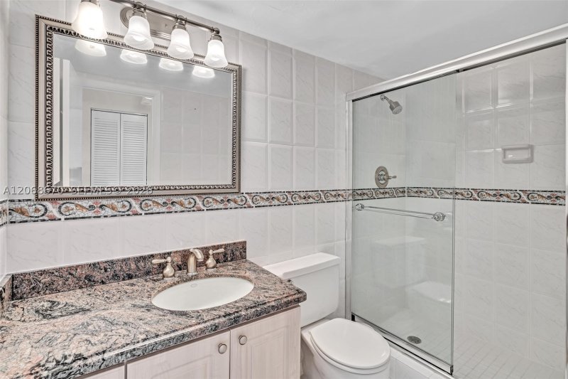 Condo for sale at Manatee 308