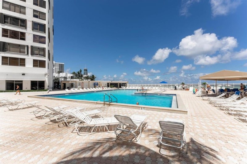 Condo for sale at Alexander Towers 203