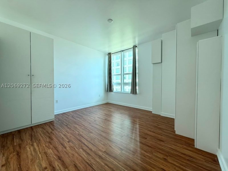 Aluguel de apartamento no The Plaza Tower I 1108