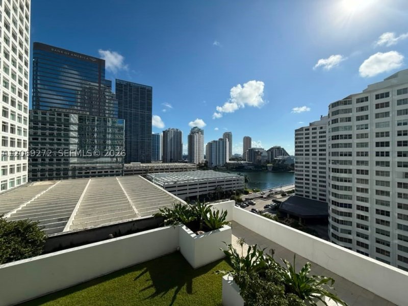 Aluguel de apartamento no The Plaza Tower I 1108