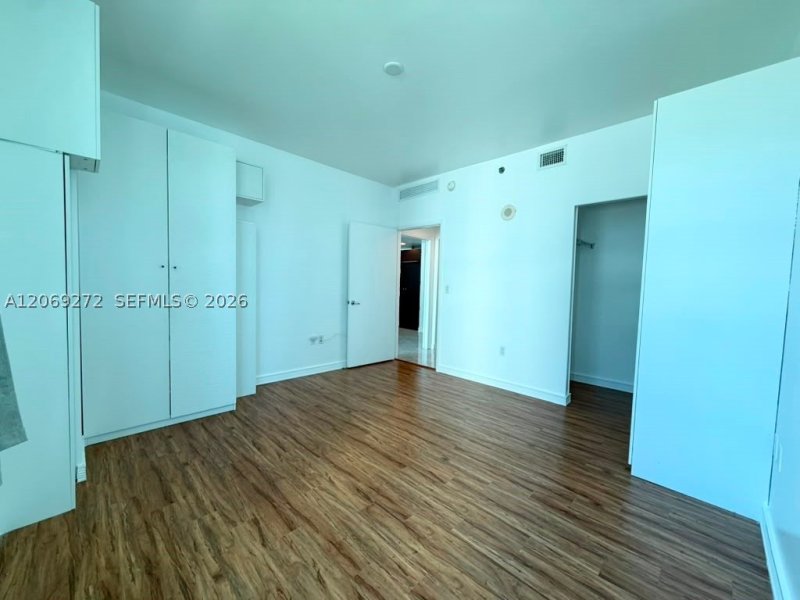 Aluguel de apartamento no The Plaza Tower I 1108
