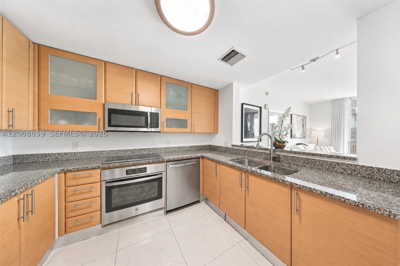 Condo for sale at Skyline On Brickell 3202