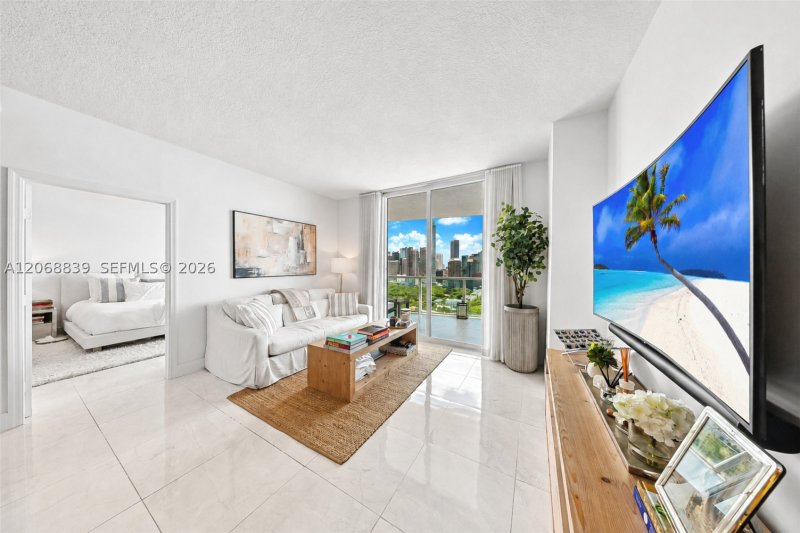 Condo for sale at Skyline On Brickell 3202