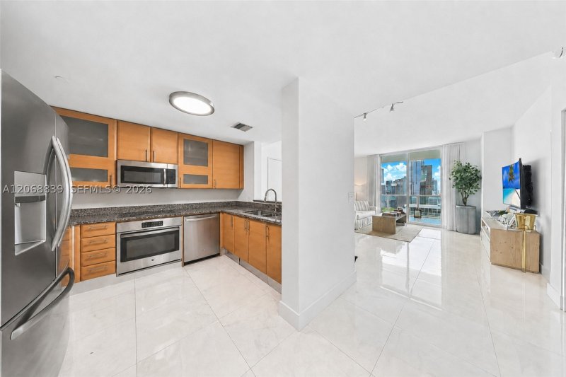 Condo for sale at Skyline On Brickell 3202