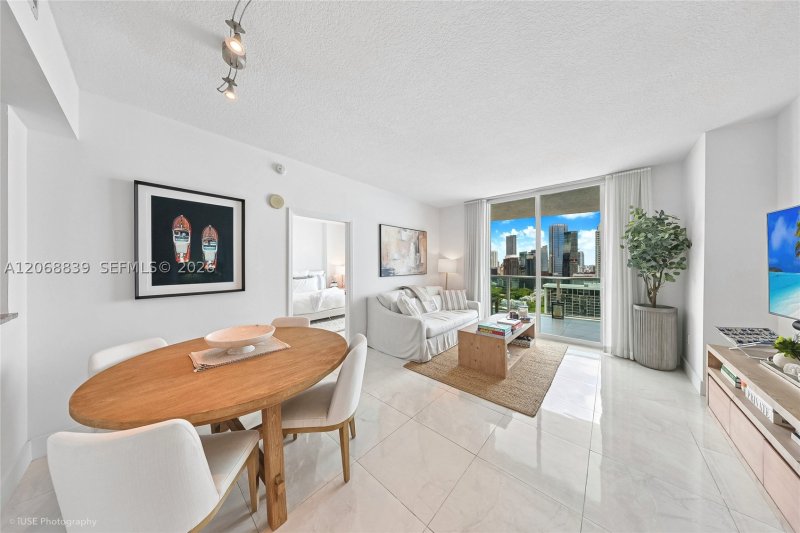 Condo for sale at Skyline On Brickell 3202