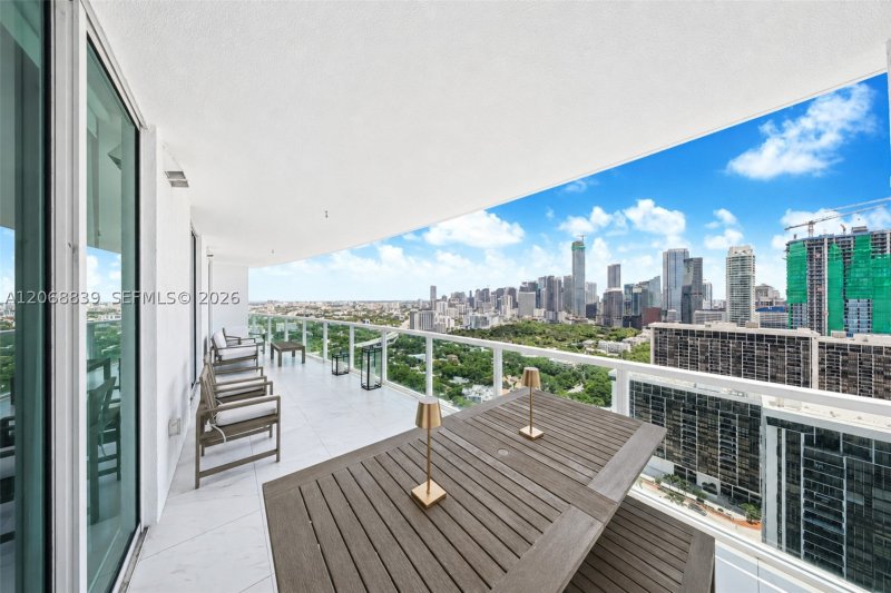 Condo for sale at Skyline On Brickell 3202
