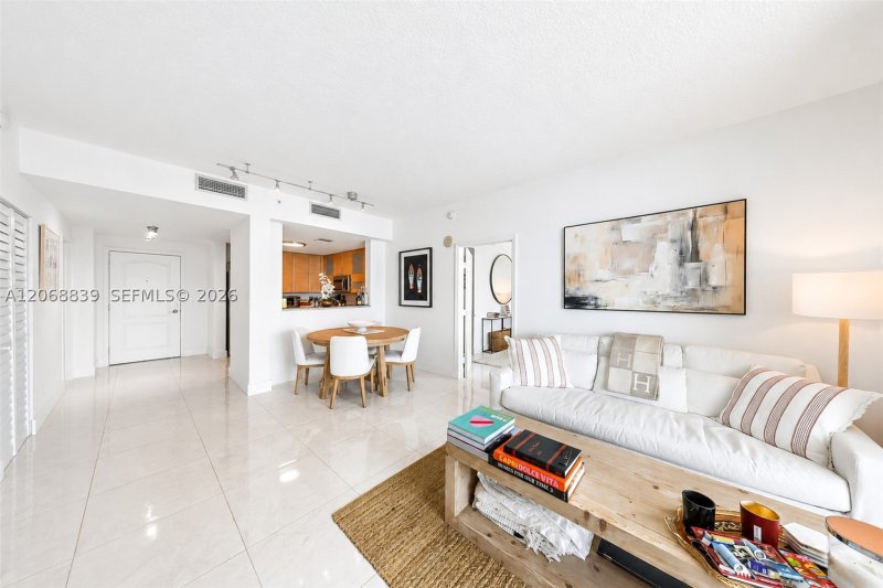 Condo for sale at Skyline On Brickell 3202