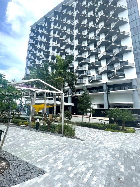 Condo for sale at 5252 Paseo Doral 1608
