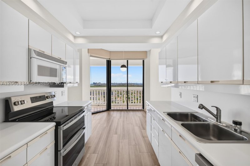 Condo for sale at 2000 Williams Island 3008