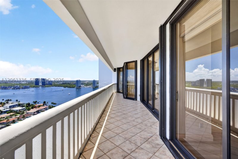 Condo for sale at 2000 Williams Island 3008