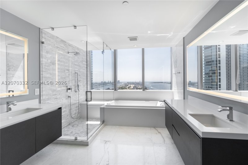 Apartment for rent at Paramount Miami WorldCenter 3911