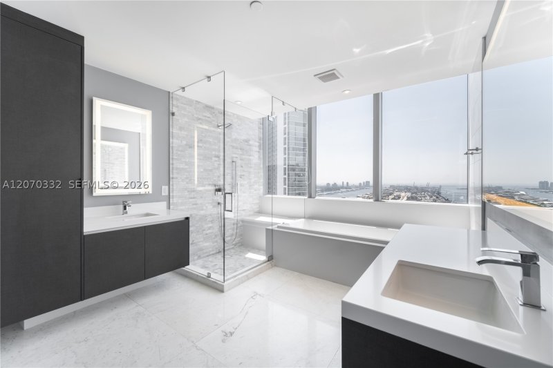Apartment for rent at Paramount Miami WorldCenter 3911