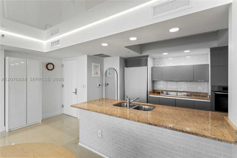 Comprar apartamento no Ocean Four 3502