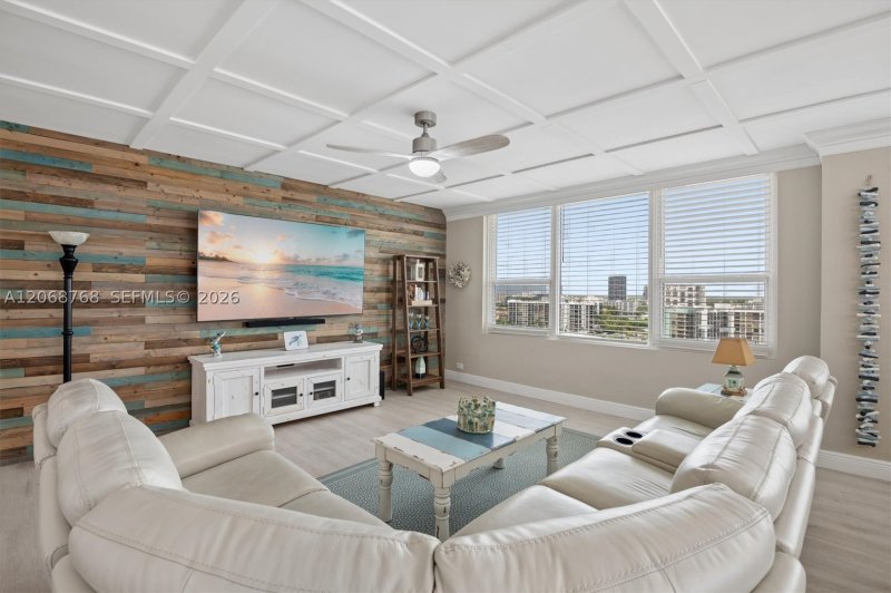 Condo for sale at Alexander Towers 1505
