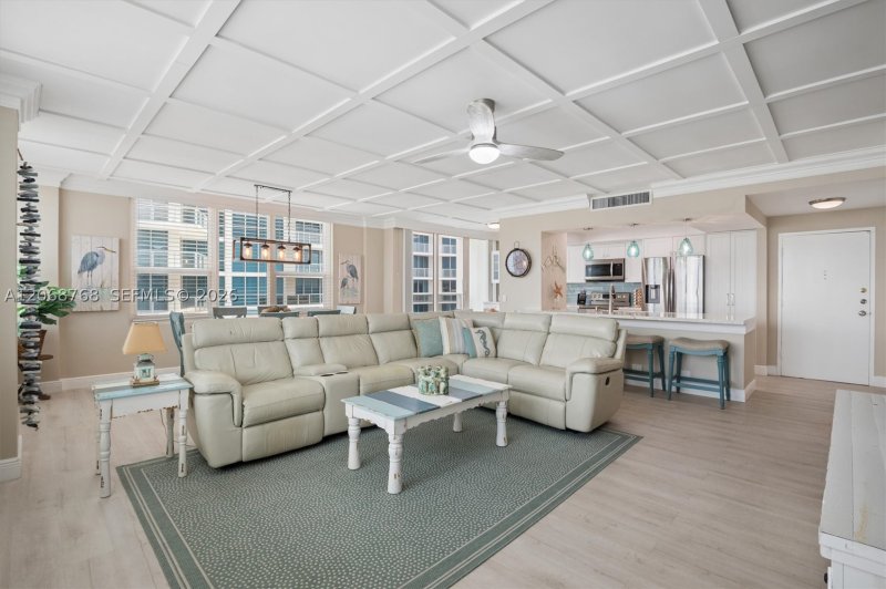 Condo for sale at Alexander Towers 1505