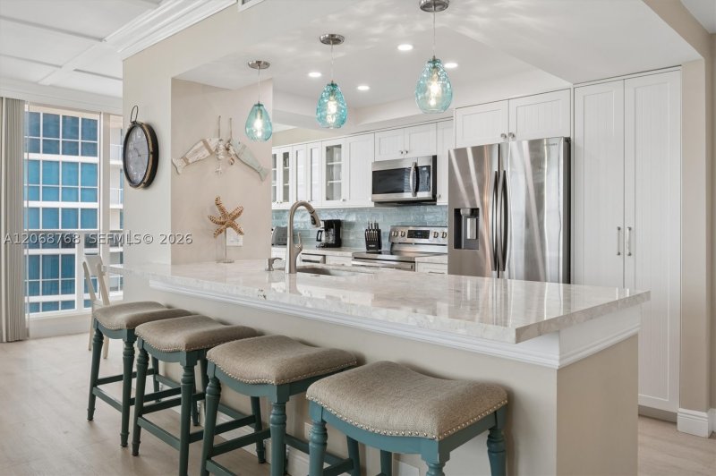 Condo for sale at Alexander Towers 1505