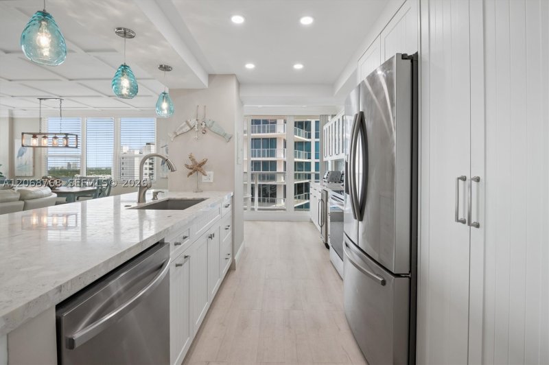Condo for sale at Alexander Towers 1505