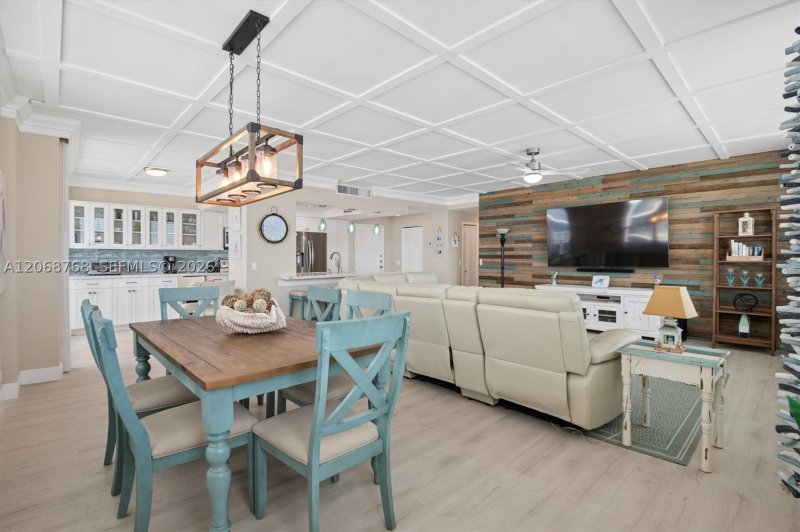 Condo for sale at Alexander Towers 1505