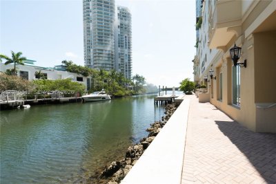 St Tropez Apt #1-TH403