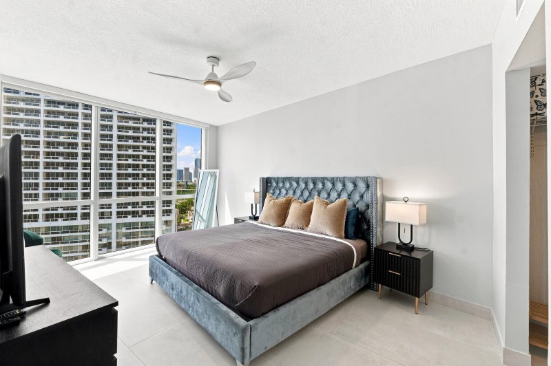 Comprar apartamento no Opera Tower 1202