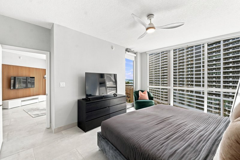 Comprar apartamento no Opera Tower 1202