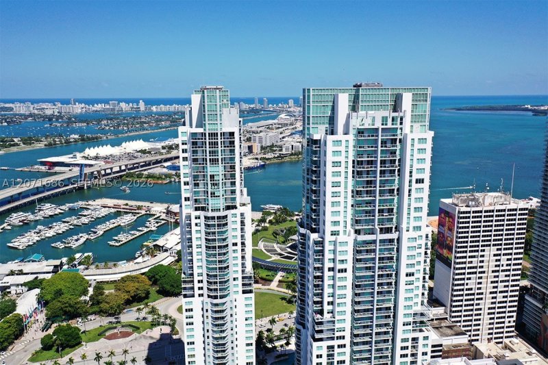 Aluguel de apartamento no Vizcayne Everglades On The Bay 3903