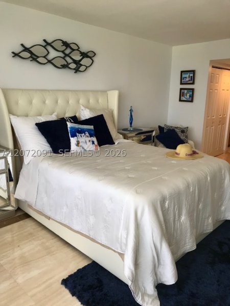 Aluguel de apartamento no Marbella Surfside 1203