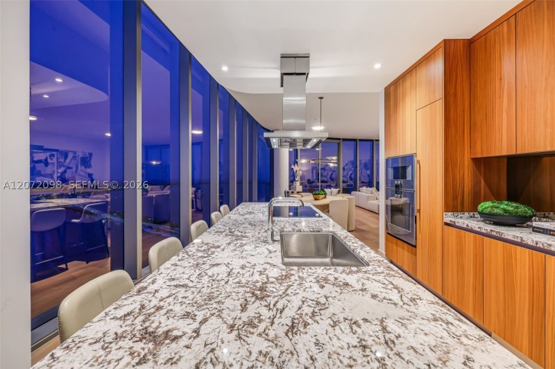 Comprar apartamento no Una Residences at Brickell PH4301