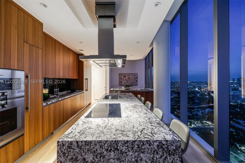 Comprar apartamento no Una Residences at Brickell PH4301