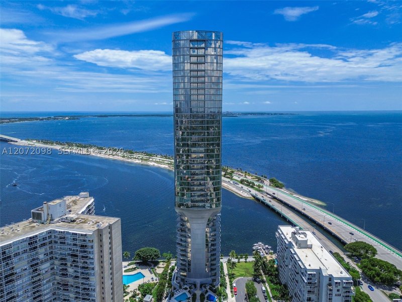 Comprar apartamento no Una Residences at Brickell PH4301