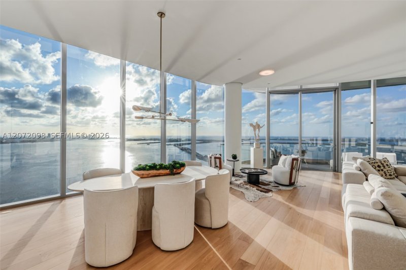 Comprar apartamento no Una Residences at Brickell PH4301